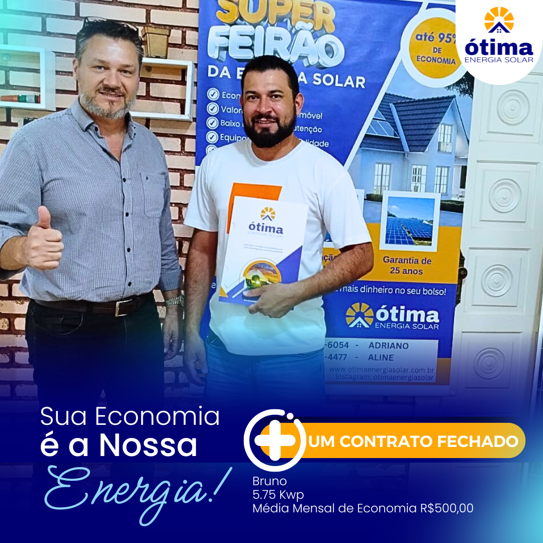 Cliente Bruno com contrato assinado de energia solar com a equipe da Ótima Energia Solar em Curitiba