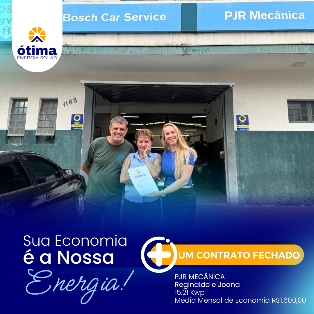 Cliente Roberto com contrato assinado de energia solar com a equipe da Ótima Energia Solar em Curitiba