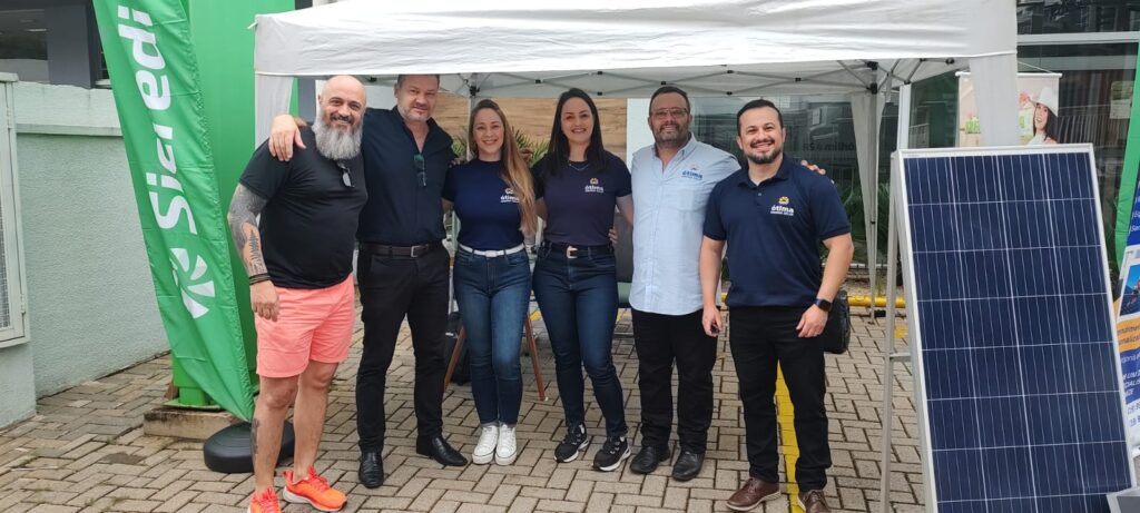 Time técnico da Ótima Energia Solar responsável por instalações em Curitiba e região